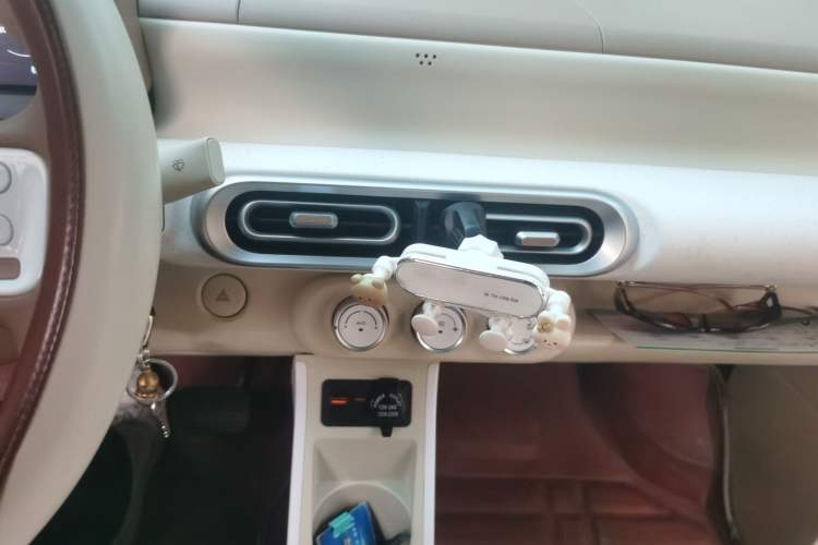 Used Wuling Hongguang MINIEV 2024 3rd Generation 215km Youth Edition Audio And AC Panel