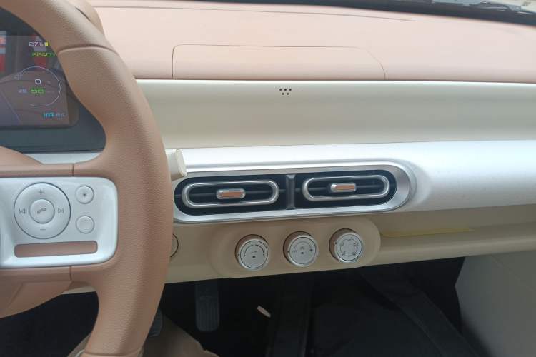 Used Wuling Hongguang MINIEV 2024 3rd Generation 215km Youth Edition Audio And AC Panel