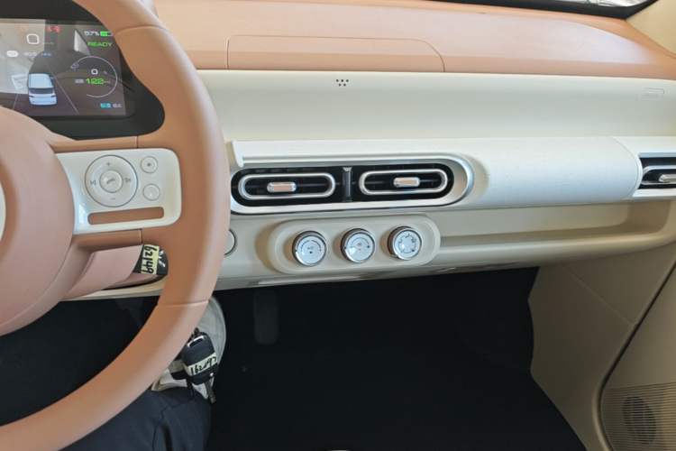 Used Wuling Hongguang MINIEV 2024 3rd Generation 215km Youth Edition Audio And AC Panel