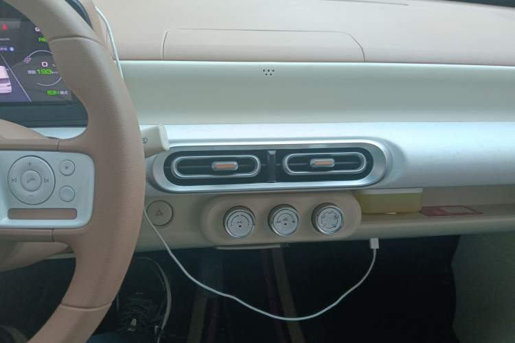 Used Wuling Hongguang MINIEV 2024 3rd Generation 215km Youth Edition Audio And AC Panel
