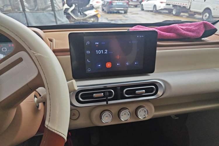 Used Wuling Hongguang MINIEV 2024 3rd Generation 215km Advanced Version Audio And AC Panel