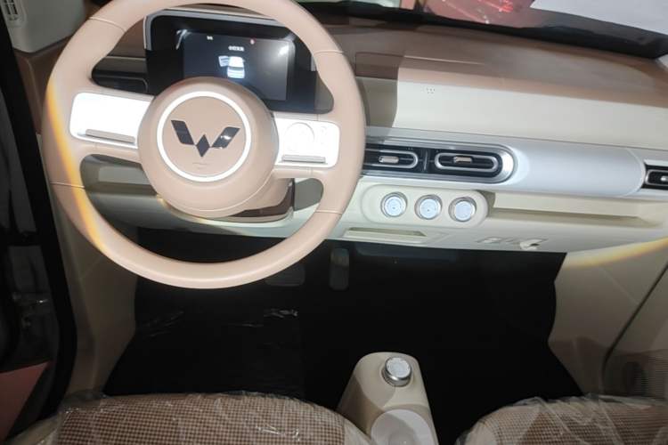 Used Wuling Hongguang MINIEV 2024 3rd Generation 215km Youth Edition Audio And AC Panel