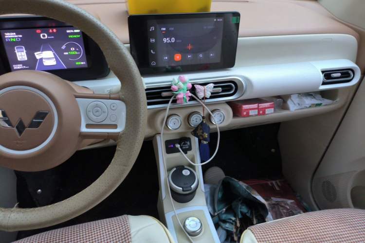 Used Wuling Hongguang MINIEV 2024 3rd Generation 215km Advanced Version Audio And AC Panel