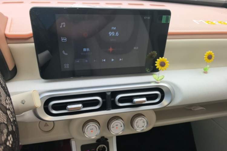 Used Wuling Hongguang MINIEV 2024 3rd Generation 215km Youth Edition Audio And AC Panel