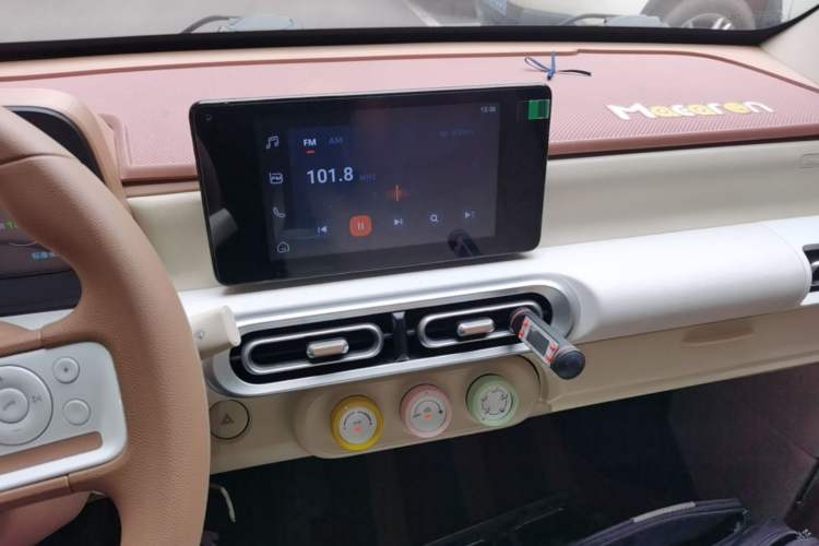 Used Wuling Hongguang MINIEV 2024 3rd Generation 215km Advanced Version Audio And AC Panel