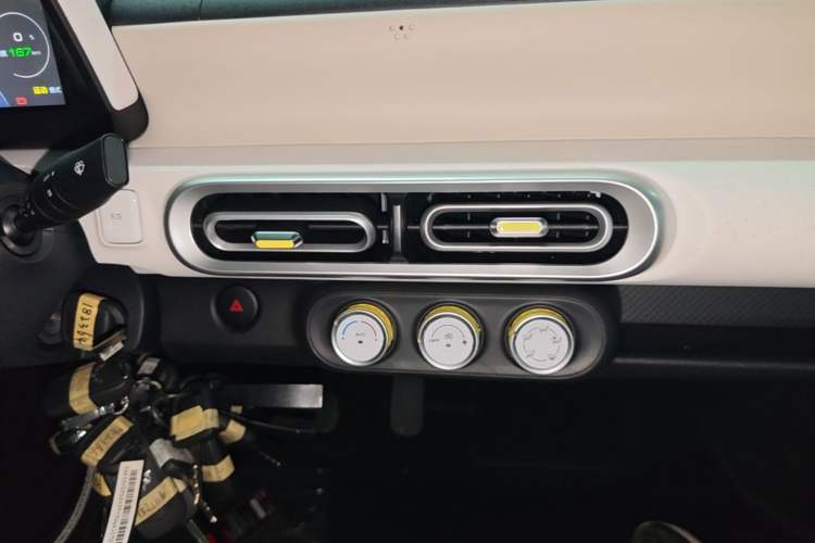 Used Wuling Hongguang MINIEV 2024 3rd Generation 215km Youth Edition Audio And AC Panel