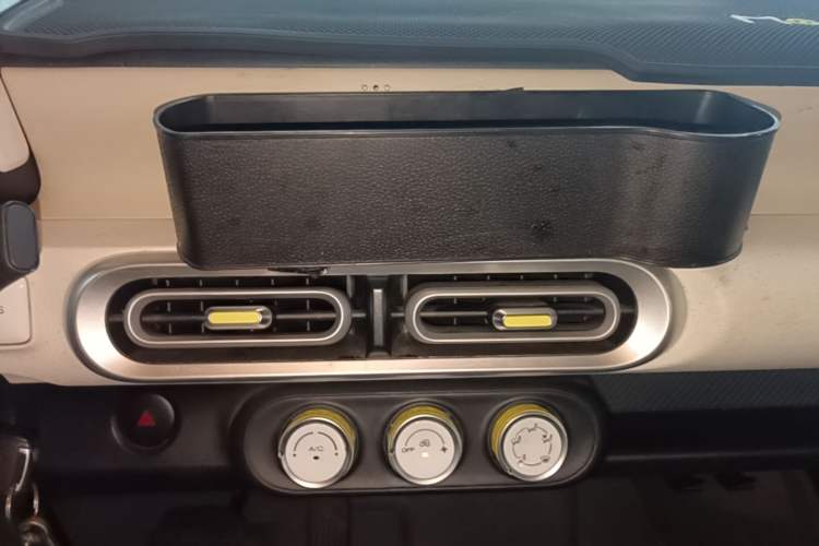 Used Wuling Hongguang MINIEV 2024 3rd Generation 215km Youth Edition Audio And AC Panel