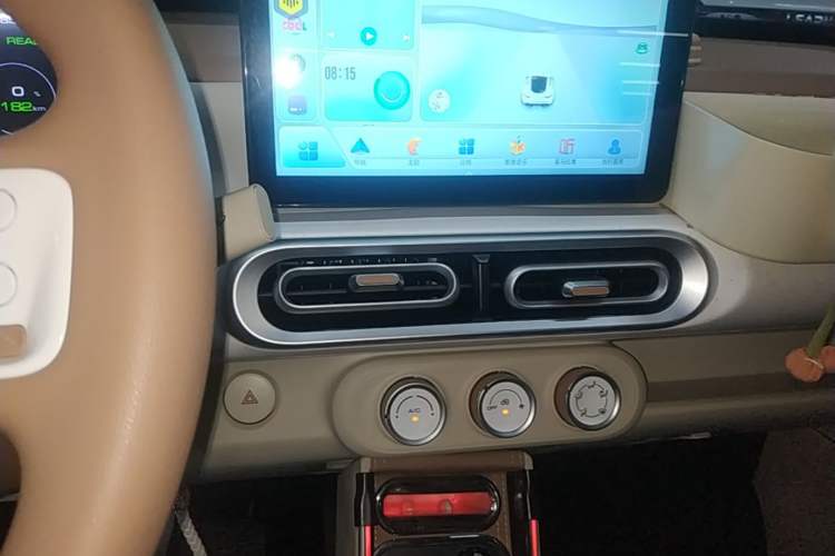 Used Wuling Hongguang MINIEV 2024 3rd Generation 215km Youth Edition Audio And AC Panel