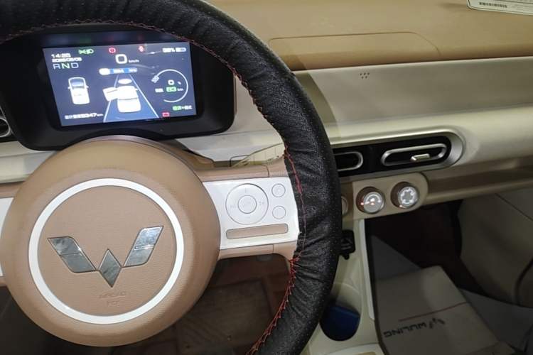 Used Wuling Hongguang MINIEV 2024 3rd Generation 215km Youth Edition Audio And AC Panel