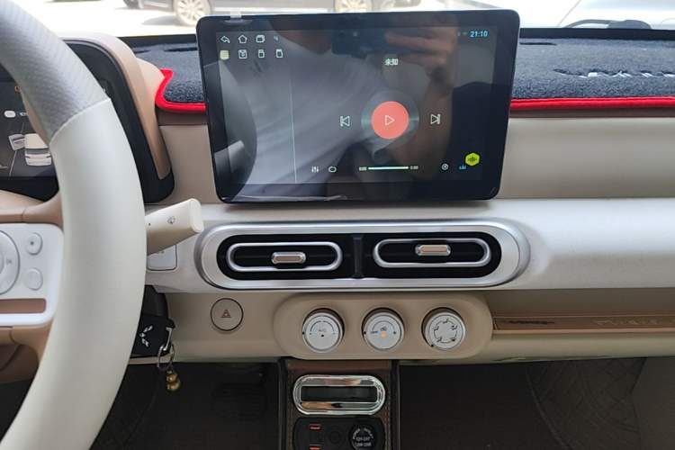 Used Wuling Hongguang MINIEV 2024 3rd Generation 215km Youth Edition Audio And AC Panel