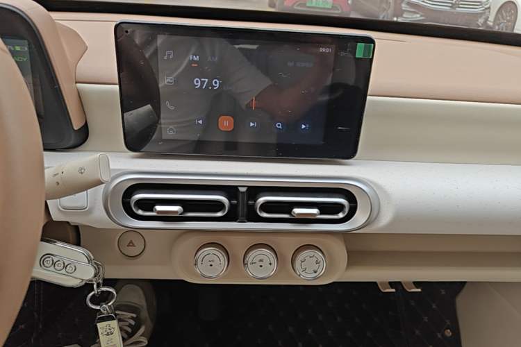 Used Wuling Hongguang MINIEV 2024 3rd Generation 215km Advanced Version Audio And AC Panel