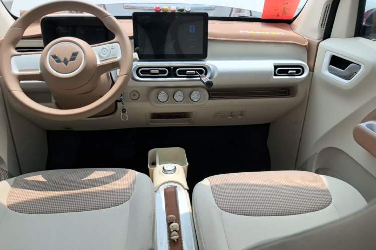 Used Wuling Hongguang MINIEV 2024 3rd Generation 215km Youth Edition Audio And AC Panel