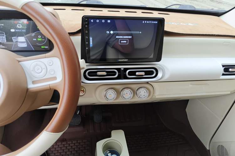 Used Wuling Hongguang MINIEV 2024 3rd Generation 215km Youth Edition Audio And AC Panel