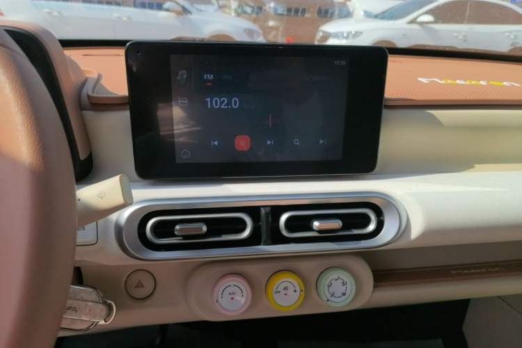 Used Wuling Hongguang MINIEV 2024 3rd Generation 215km Advanced Version Audio And AC Panel