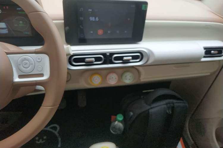 Used Wuling Hongguang MINIEV 2024 3rd Generation 215km Advanced Version Audio And AC Panel
