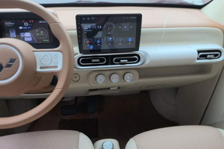 Used Wuling Hongguang MINIEV 2024 3rd Generation 215km Youth Edition Audio And AC Panel