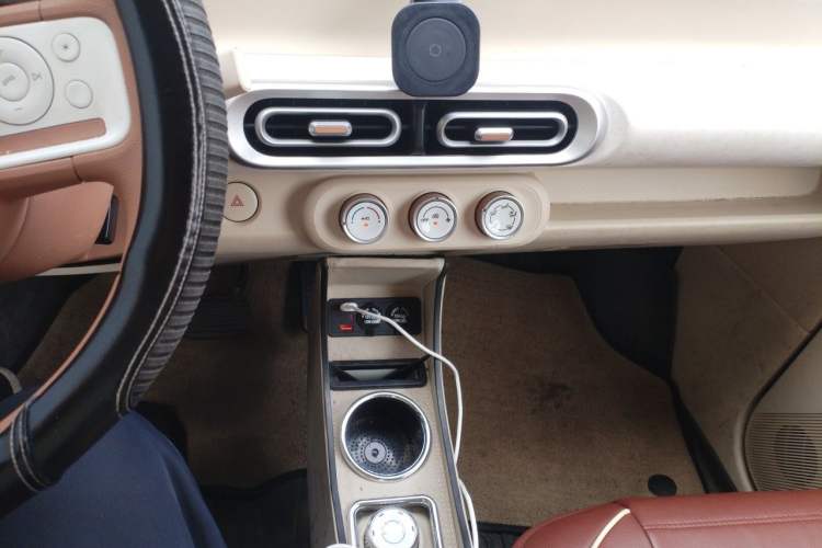 Used Wuling Hongguang MINIEV 2024 3rd Generation 215km Youth Edition Audio And AC Panel