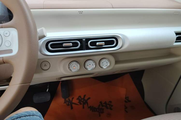 Used Wuling Hongguang MINIEV 2024 3rd Generation 215km Youth Edition Audio And AC Panel