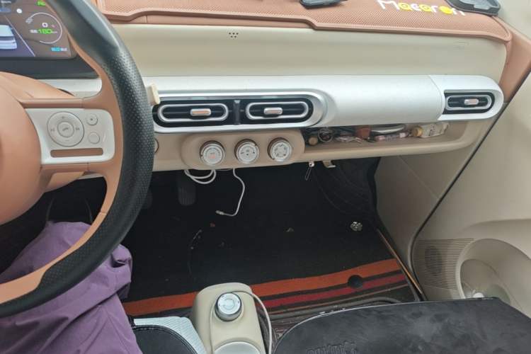 Used Wuling Hongguang MINIEV 2024 3rd Generation 215km Youth Edition Audio And AC Panel