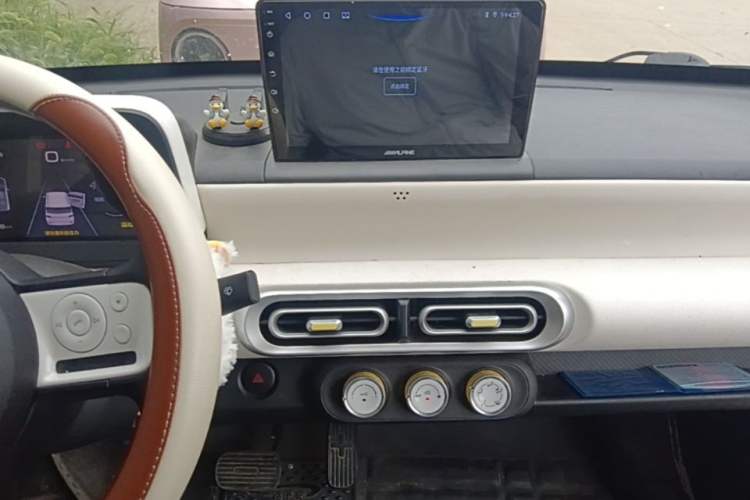 Used Wuling Hongguang MINIEV 2024 3rd Generation 215km Youth Edition Audio And AC Panel