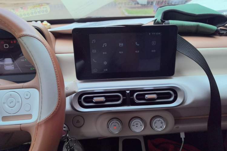 Used Wuling Hongguang MINIEV 2024 3rd Generation 215km Advanced Version Audio And AC Panel