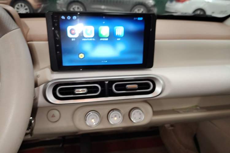Used Wuling Hongguang MINIEV 2024 3rd Generation 215km Youth Edition Audio And AC Panel