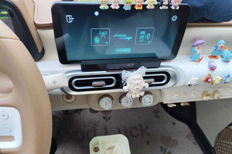 Used Wuling Hongguang MINIEV 2024 3rd Generation 215km Youth Edition Audio And AC Panel