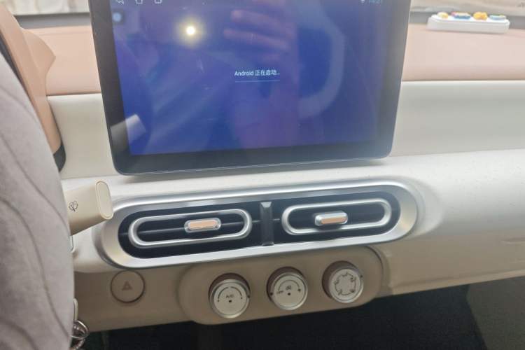 Used Wuling Hongguang MINIEV 2024 3rd Generation 215km Youth Edition Audio And AC Panel