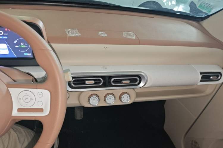 Used Wuling Hongguang MINIEV 2024 3rd Generation 215km Youth Edition Audio And AC Panel
