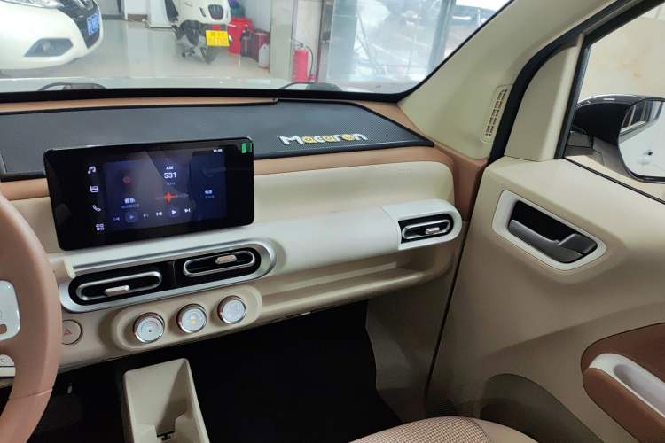 Used Wuling Hongguang MINIEV 2024 3rd Generation 215km Advanced Version Audio And AC Panel