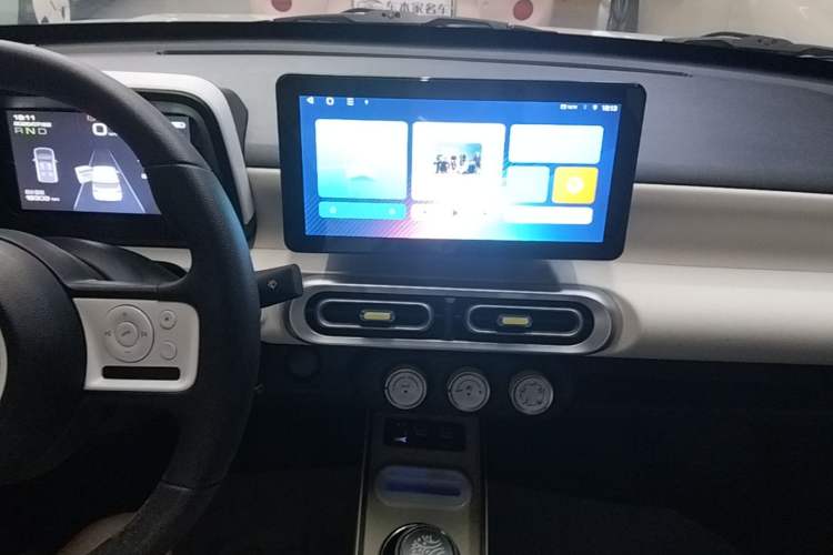 Used Wuling Hongguang MINIEV 2024 3rd Generation 215km Youth Edition Audio And AC Panel