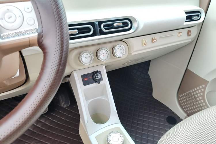 Used Wuling Hongguang MINIEV 2024 3rd Generation 215km Youth Edition Audio And AC Panel
