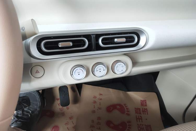 Used Wuling Hongguang MINIEV 2024 3rd Generation 215km Youth Edition Audio And AC Panel