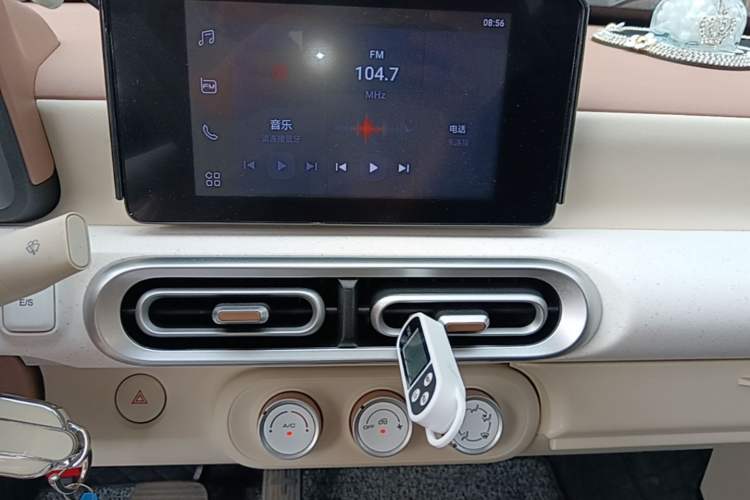 Used Wuling Hongguang MINIEV 2024 3rd Generation 215km Advanced Version Audio And AC Panel