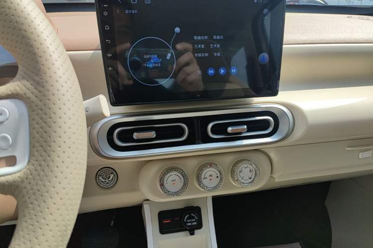 Used Wuling Hongguang MINIEV 2024 3rd Generation 215km Youth Edition Audio And AC Panel