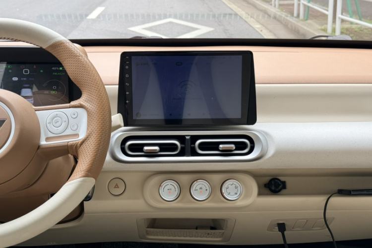 Used Wuling Hongguang MINIEV 2024 3rd Generation 215km Youth Edition Audio And AC Panel