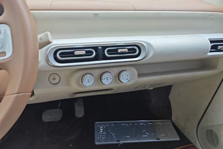 Used Wuling Hongguang MINIEV 2024 3rd Generation 215km Youth Edition Audio And AC Panel