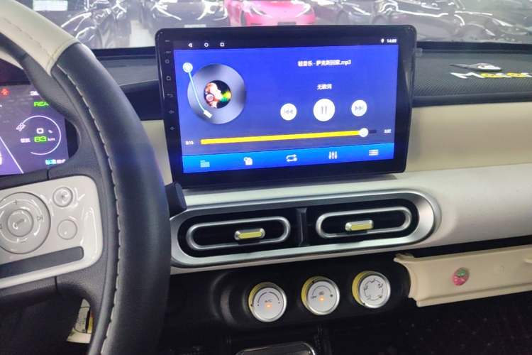 Used Wuling Hongguang MINIEV 2024 3rd Generation 215km Youth Edition Audio And AC Panel