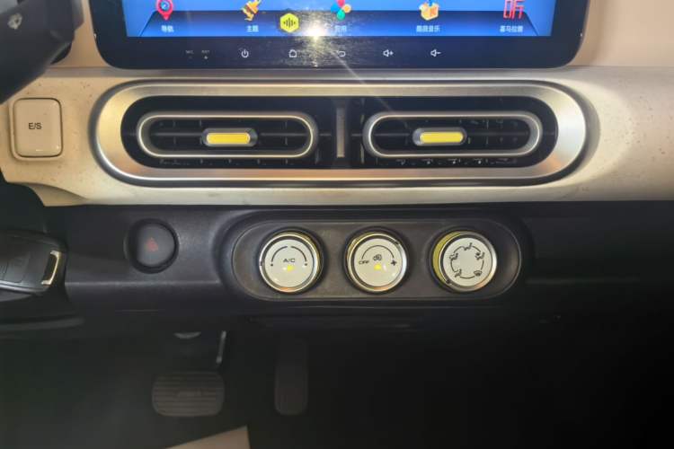 Used Wuling Hongguang MINIEV 2024 3rd Generation 215km Youth Edition Audio And AC Panel