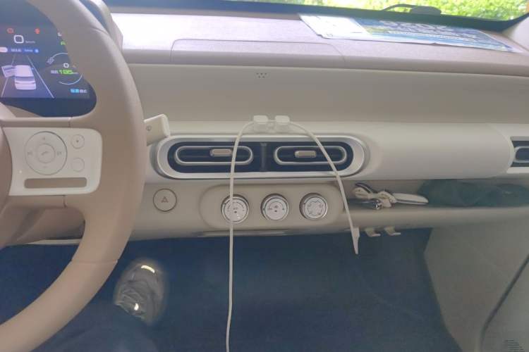 Used Wuling Hongguang MINIEV 2024 3rd Generation 215km Youth Edition Audio And AC Panel