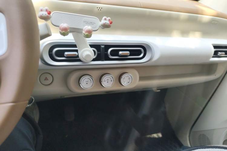 Used Wuling Hongguang MINIEV 2024 3rd Generation 215km Youth Edition Audio And AC Panel
