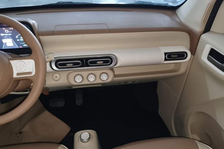 Used Wuling Hongguang MINIEV 2024 3rd Generation 215km Youth Edition Audio And AC Panel