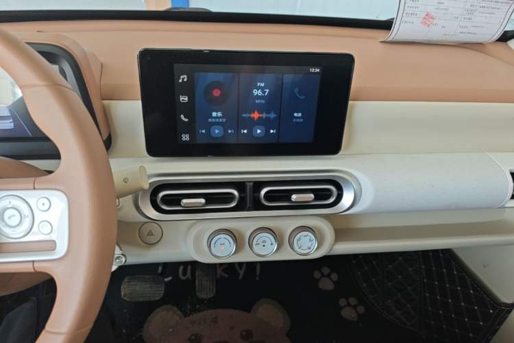 Used Wuling Hongguang MINIEV 2024 3rd Generation 215km Advanced Version Audio And AC Panel