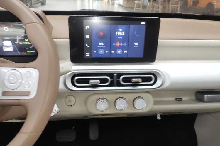 Used Wuling Hongguang MINIEV 2024 3rd Generation 215km Advanced Version Audio And AC Panel