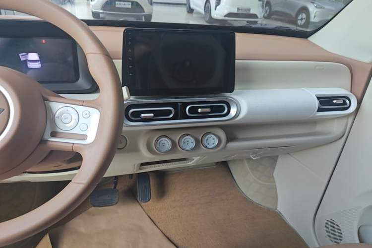 Used Wuling Hongguang MINIEV 2024 3rd Generation 215km Youth Edition Audio And AC Panel