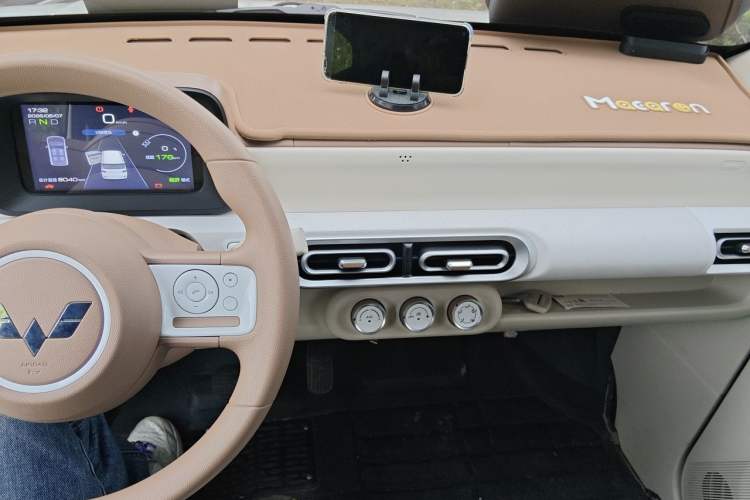 Used Wuling Hongguang MINIEV 2024 3rd Generation 215km Youth Edition Audio And AC Panel