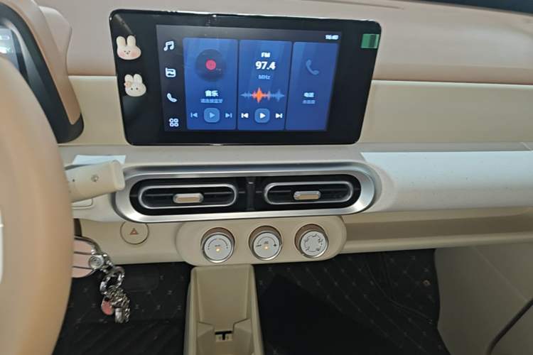Used Wuling Hongguang MINIEV 2024 3rd Generation 215km Advanced Version Audio And AC Panel