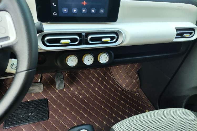 Used Wuling Hongguang MINIEV 2024 3rd Generation 215km Advanced Version Audio And AC Panel