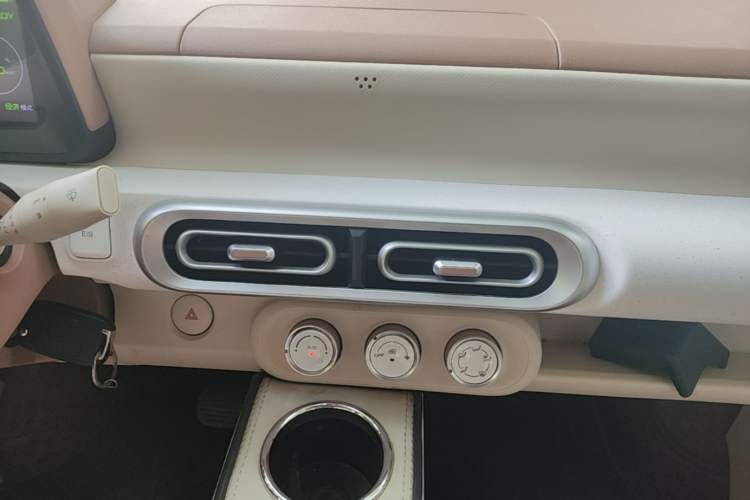 Used Wuling Hongguang MINIEV 2024 3rd Generation 215km Youth Edition Audio And AC Panel