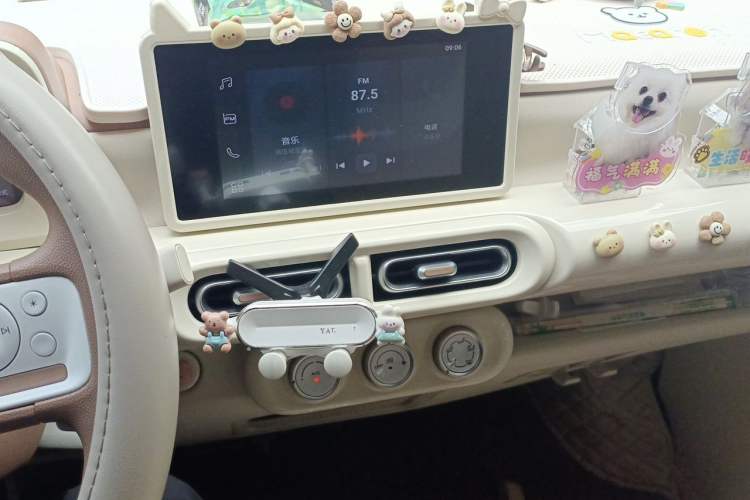 Used Wuling Hongguang MINIEV 2024 3rd Generation 215km Advanced Version Audio And AC Panel